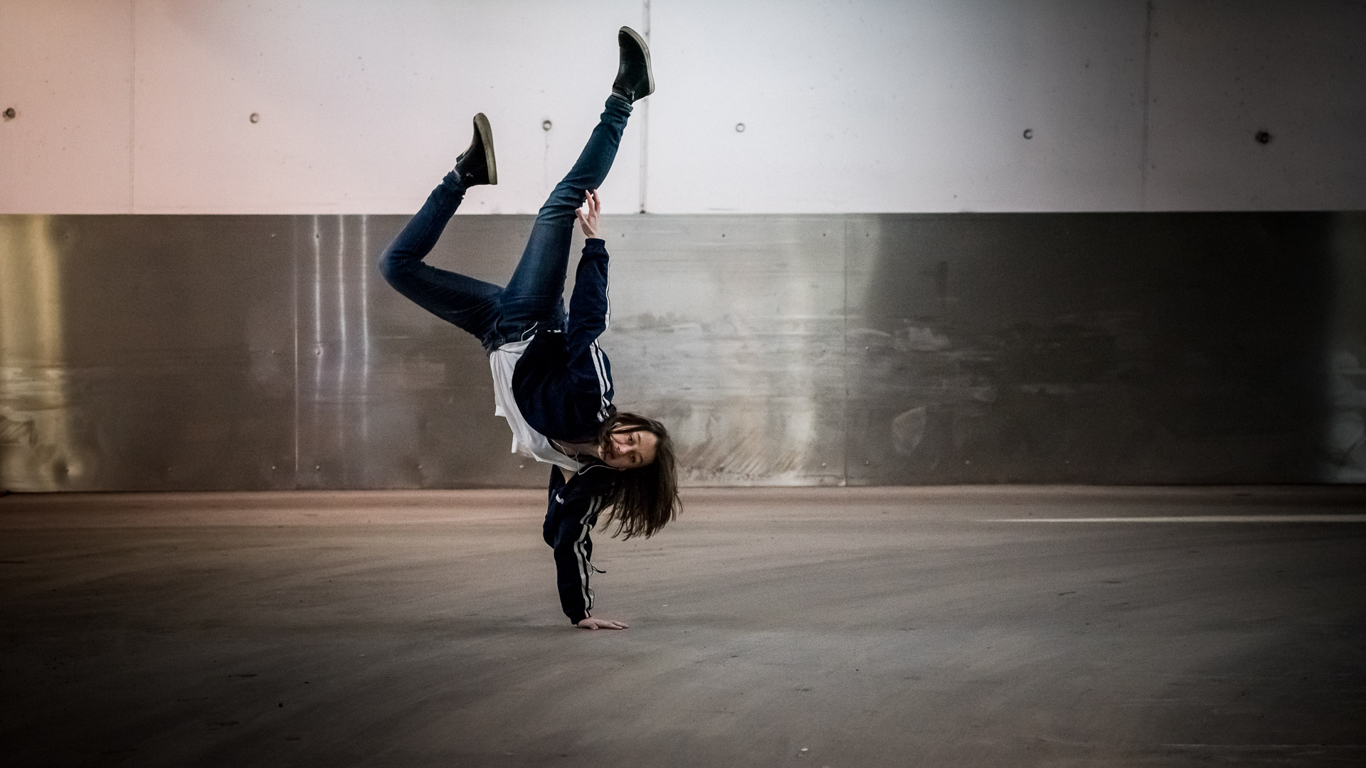 upside down, girl, breakdance, handstand